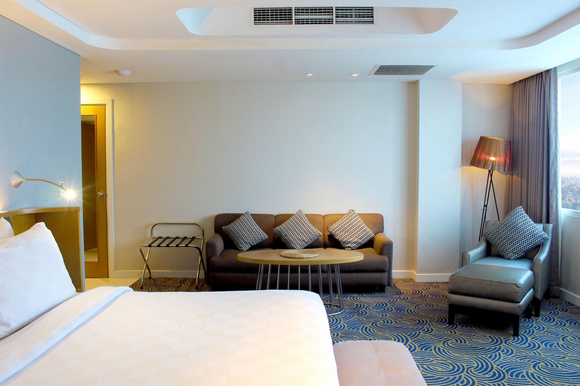 Hotel Ciputra Cibubur Managed By Swiss-Belhotel International Zewnętrze zdjęcie