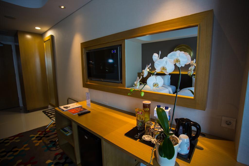 Hotel Ciputra Cibubur Managed By Swiss-Belhotel International Zewnętrze zdjęcie